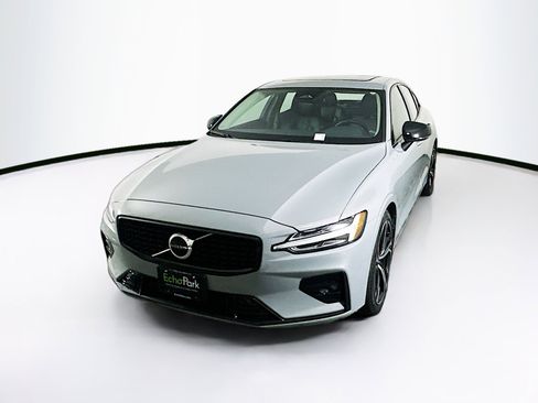Used 2024 Volvo S60 B5 Core image 3