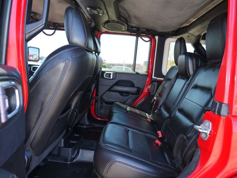 Used 2019 Jeep Wrangler Unlimited Sahara w/ Quick Order Package 24M Moab image 18