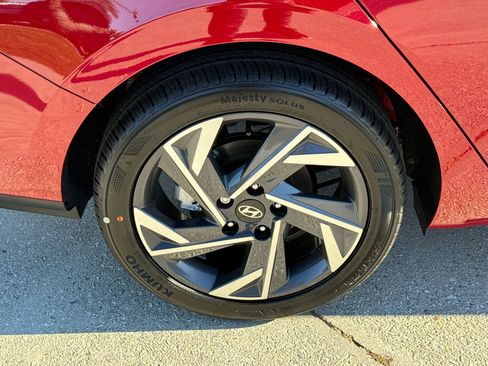 Certified 2025 Hyundai Elantra Sport image 17