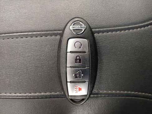 Used 2017 Nissan Rogue SV image 32