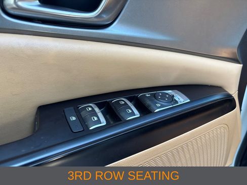 Used 2024 Kia Carnival LX FWD image 12