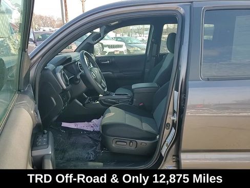 Used 2021 Toyota Tacoma TRD Off-Road image 13