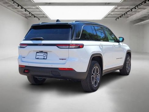 Used 2022 Jeep Grand Cherokee Trailhawk AWD/4WD image 6