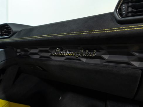 Used 2022 Lamborghini Huracan STO RWD image 73