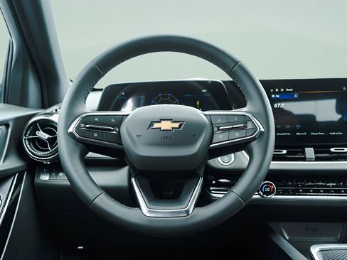 New 2026 Chevrolet Equinox LT w/ Convenience Package II FWD image 9