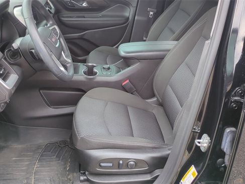 Used 2024 GMC Terrain SLE w/ Driver Convenience Package image 10