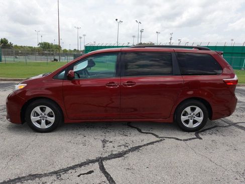 Used 2018 Toyota Sienna LE FWD image 4
