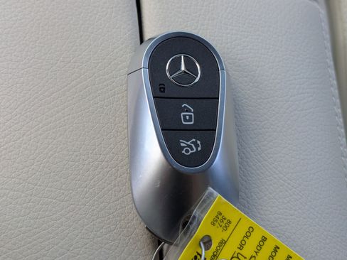 Used 2025 Mercedes-Benz GLC 300 image 28
