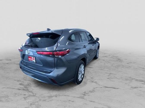 Used 2021 Toyota Highlander Limited image 9