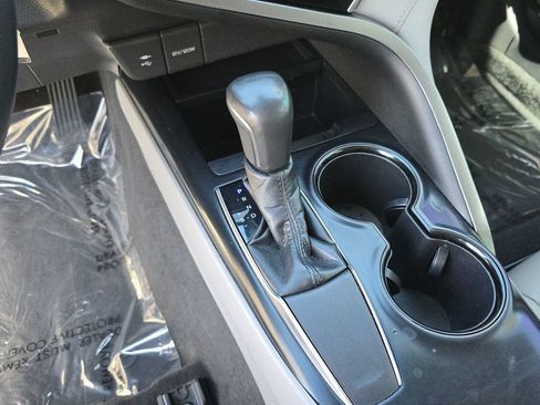 Used 2018 Toyota Camry SE FWD image 30