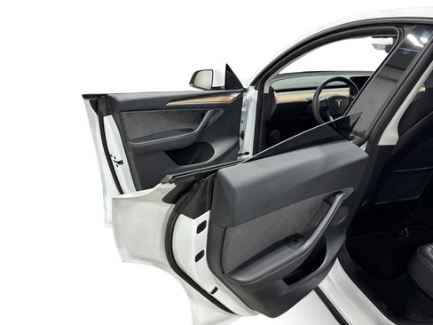 Certified 2023 Tesla Model Y Long Range AWD/4WD image 10