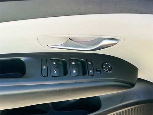 Used 2024 Hyundai Tucson SE image 17