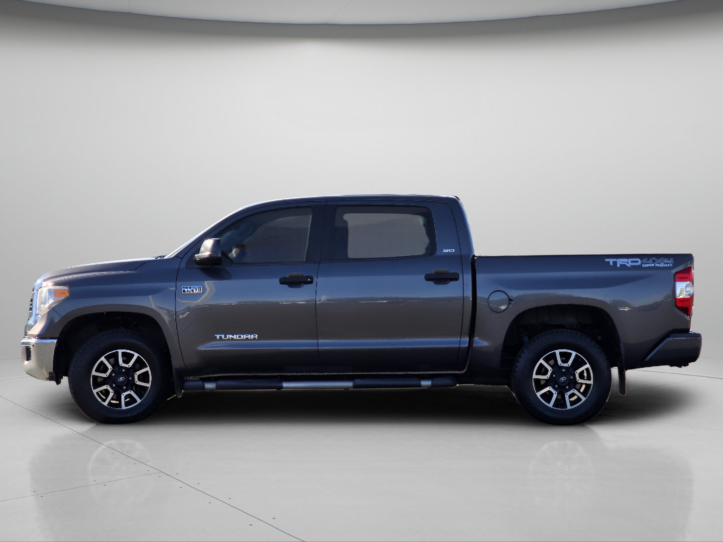 Used 2017 Toyota Tundra SR5 w/ TRD Off Road Package AWD/4WD image 16