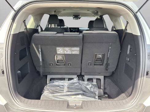 New 2026 Kia Carnival LX FWD image 9