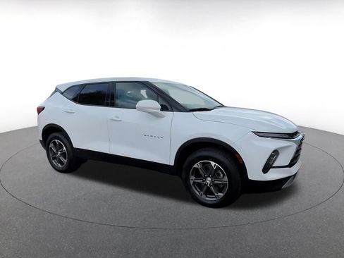 Used 2025 Chevrolet Blazer LT FWD image 2