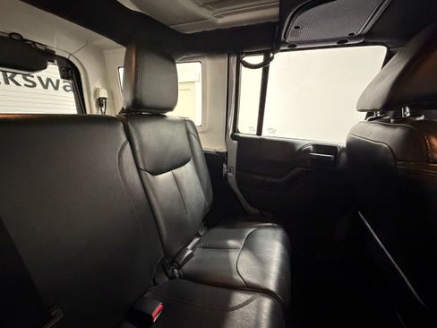Used 2015 Jeep Wrangler Unlimited Sahara AWD/4WD image 35