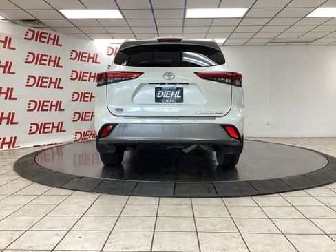 Used 2021 Toyota Highlander Platinum AWD/4WD image 6
