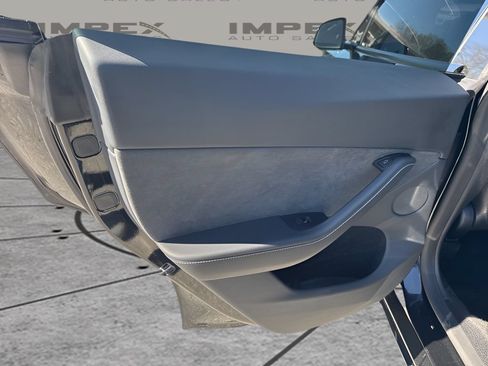 Used 2025 Tesla Model Y Long Range RWD image 30