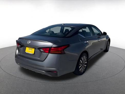 Used 2025 Nissan Altima 2.5 SV FWD image 12
