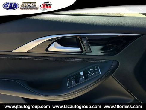 Used 2017 INFINITI QX30 FWD image 11