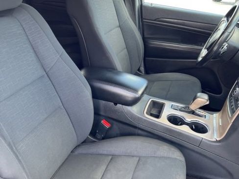 Certified 2016 Jeep Grand Cherokee Laredo w/ Quick Order Package 23E image 16