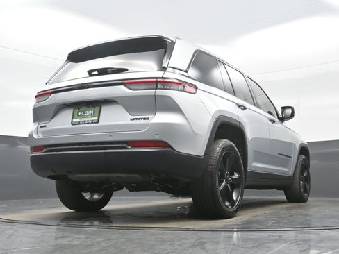 Used 2023 Jeep Grand Cherokee Limited w/ Black Appearance Package image 31