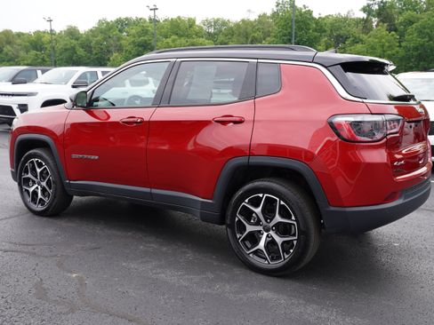 Used 2026 Jeep Compass Limited AWD/4WD image 8