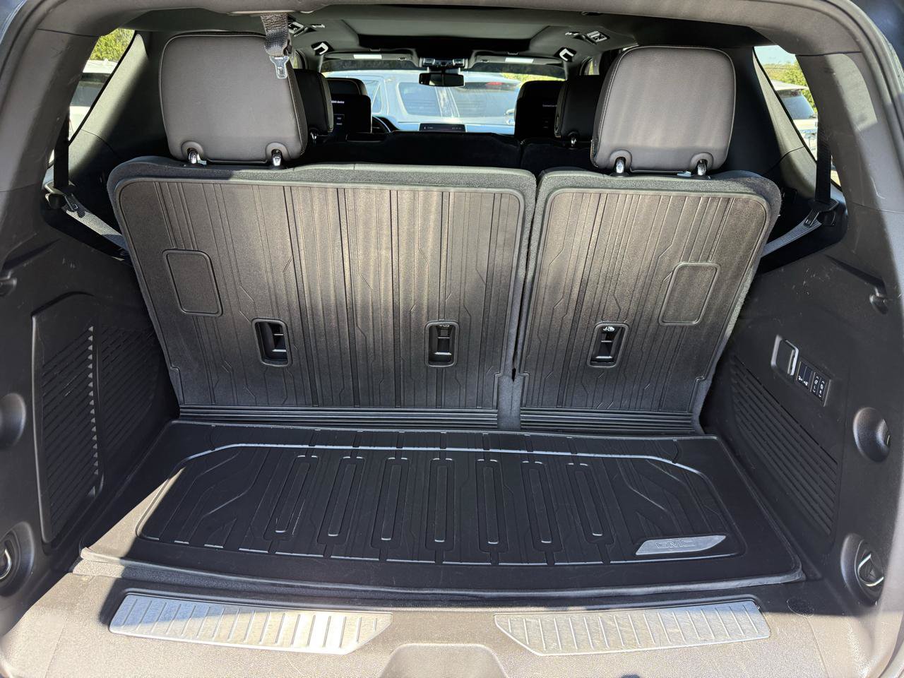 Used 2024 GMC Yukon AT4 w/ Technology Package AWD/4WD image 19