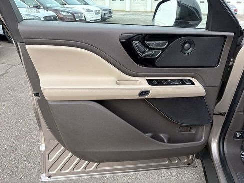 Used 2020 Lincoln Aviator Reserve w/ Equipment Group 201A image 10