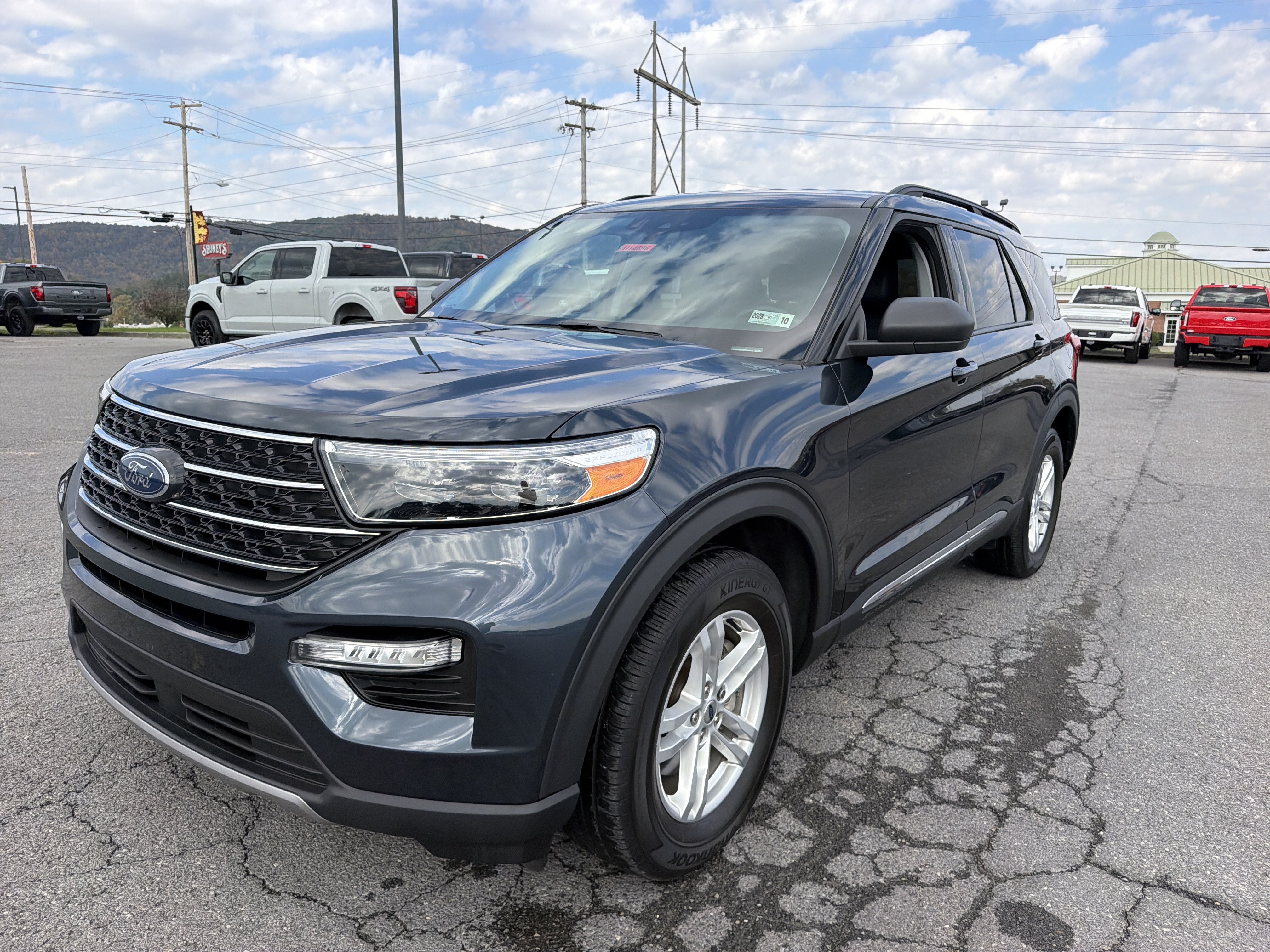 Used 2023 Ford Explorer XLT w/ Equipment Group 202A AWD/4WD image 10