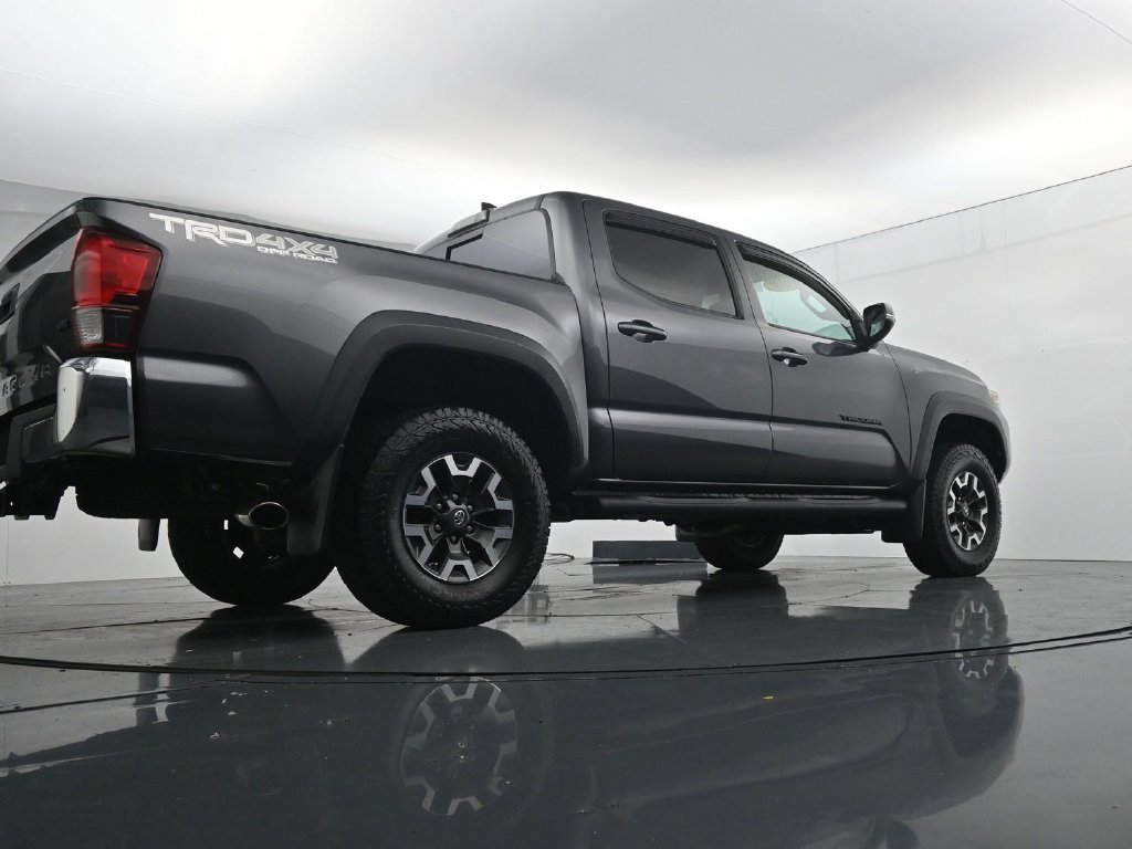 Used 2019 Toyota Tacoma TRD Off-Road AWD/4WD image 37