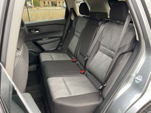 Used 2024 Nissan Rogue SV image 19