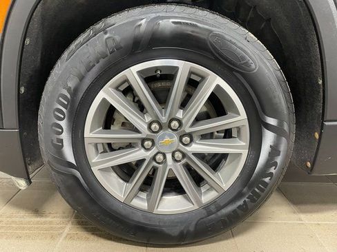 Used 2023 Chevrolet Traverse LT image 7