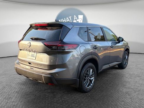 Used 2025 Nissan Rogue S FWD image 3