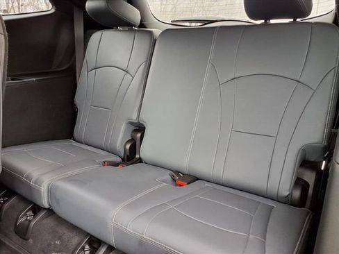 Used 2023 Buick Enclave Essence w/ Experience Buick Package image 8