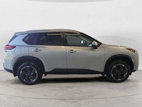 Used 2024 Nissan Rogue SV w/ SV Premium Package AWD/4WD image 4