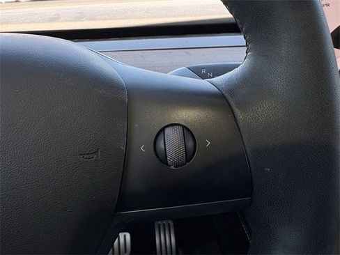 Used 2021 Tesla Model Y Performance image 17