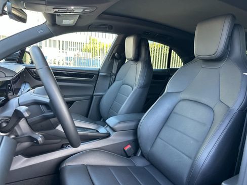 Certified 2025 Porsche Macan Electric RWD image 5