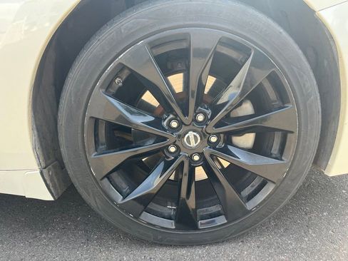 Used 2016 Nissan Maxima SR w/ Midnight Edition FWD image 5