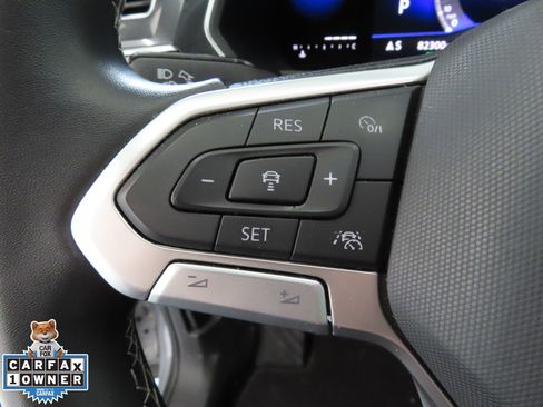 Used 2022 Volkswagen Tiguan SE w/ Panoramic Sunroof Package FWD image 13