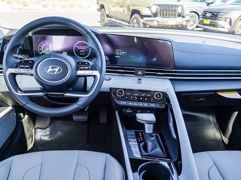 New 2025 Hyundai Elantra Limited image 14