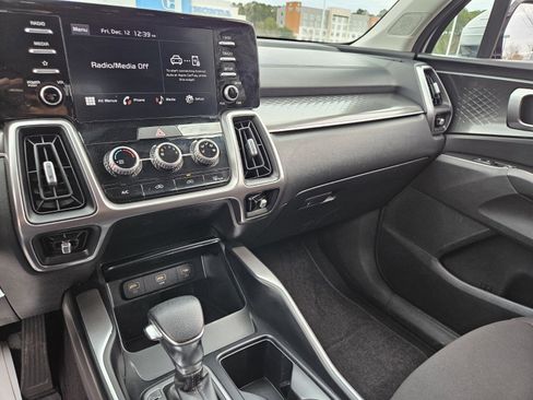 Used 2023 Kia Sorento LX image 21