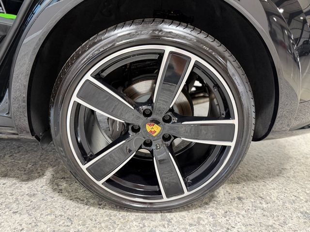 Used 2023 Porsche Cayenne Platinum Edition AWD/4WD image 46