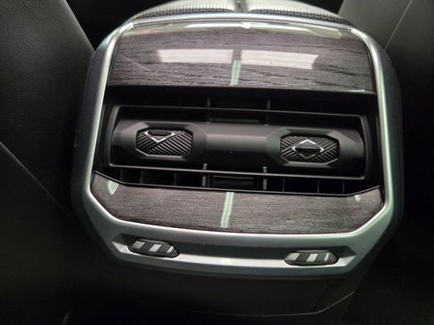 Used 2024 BMW 740i xDrive AWD/4WD image 36