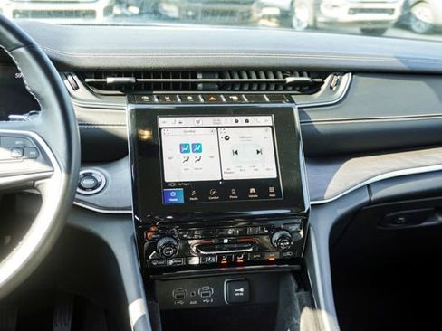 Used 2022 Jeep Grand Cherokee L Limited image 17