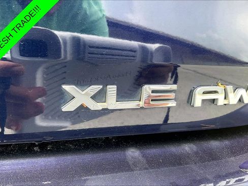 Used 2021 Toyota Highlander XLE AWD/4WD image 24
