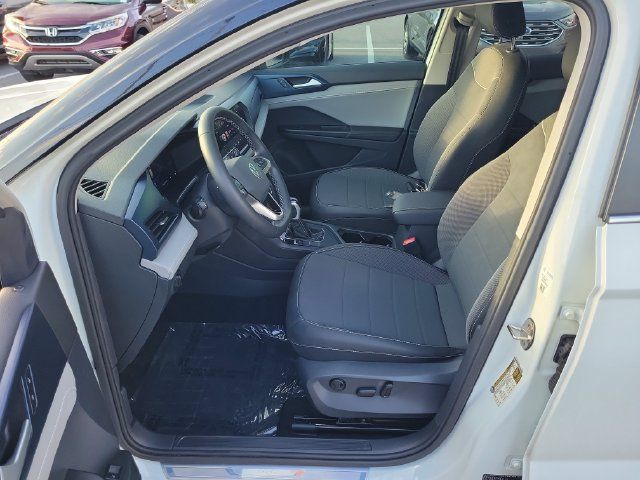 Certified 2024 Volkswagen Taos SE FWD image 17