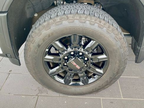 Used 2025 GMC Sierra 2500 AT4 AWD/4WD image 12