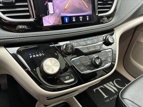 Used 2019 Chrysler Pacifica Limited w/ Advanced Safetytec Group image 21