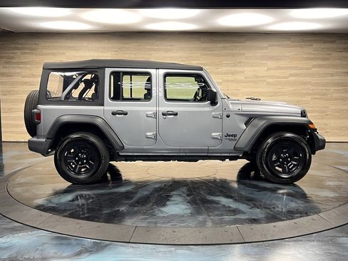 Used 2021 Jeep Wrangler Unlimited Sport image 16